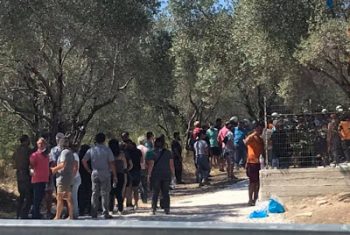 Επεισόδια γύρω από το ΚΥΤ της Μόριας – Συγκρούσεις κατοίκων και αστυνομίας