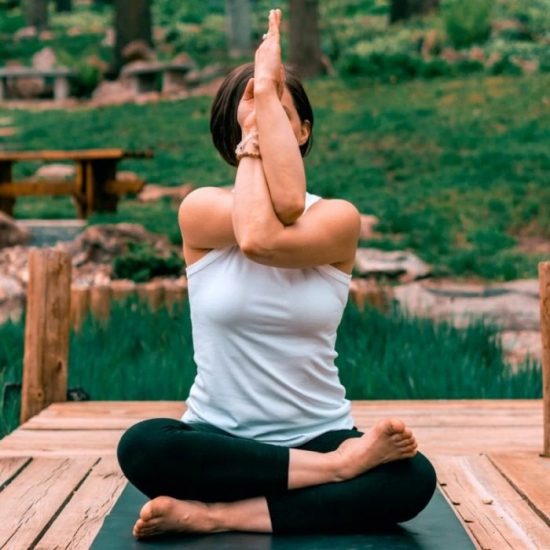 Η yoga προστατεύει από τις ημικρανίες σύμφωνα με τα στοιχεία μιας νέας μελέτης