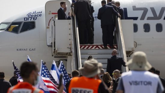 ΗΑΕ: Ιστορική πτήση αντιπροσώπων των ΗΠΑ και του Ισραήλ στο Αμπού Ντάμπι