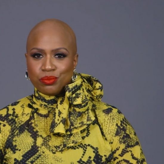 Η πολιτικός Ayanna Pressley εμπνέει τις γυναίκες με το μήνυμα της για την αλωπεκία