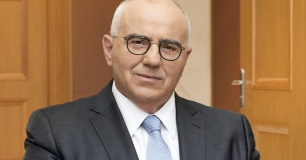 Νίκος Καραμούζης