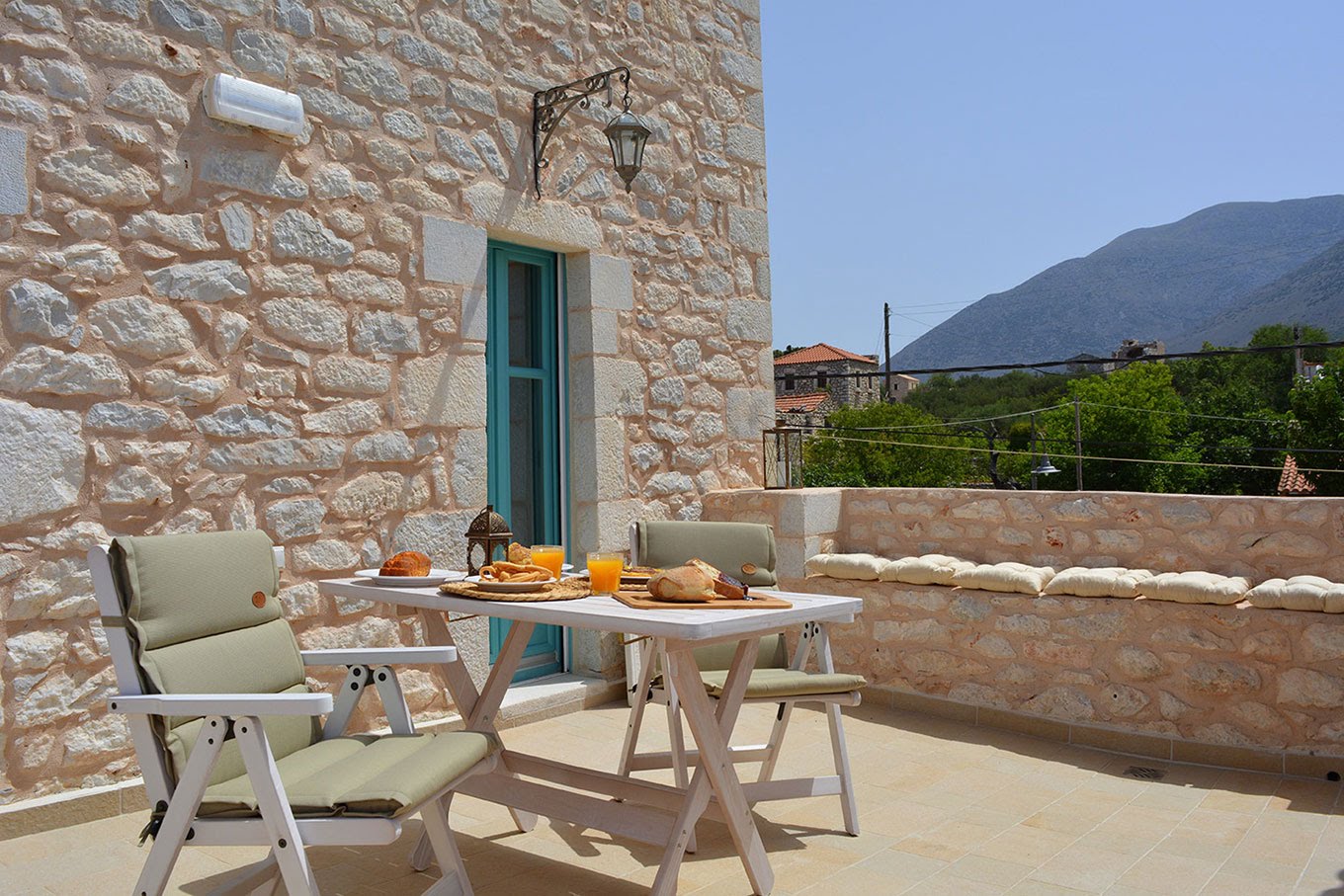 Olea Stone House: Ριζική ανακαίνιση σε παραδοσιακό οίκημα του 1858 στη Μάνη