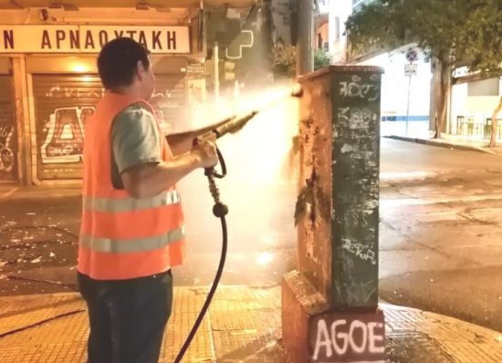 Δήμος Αθηναίων: Αντιγκράφιτι και αφαίρεση αφισών στο κέντρο της πόλης (pics)