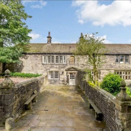 Πωλείται το σπίτι που ενέπνευσε την Emily Bronte να γράψει τα Ανεμοδαρμένα Ύψη