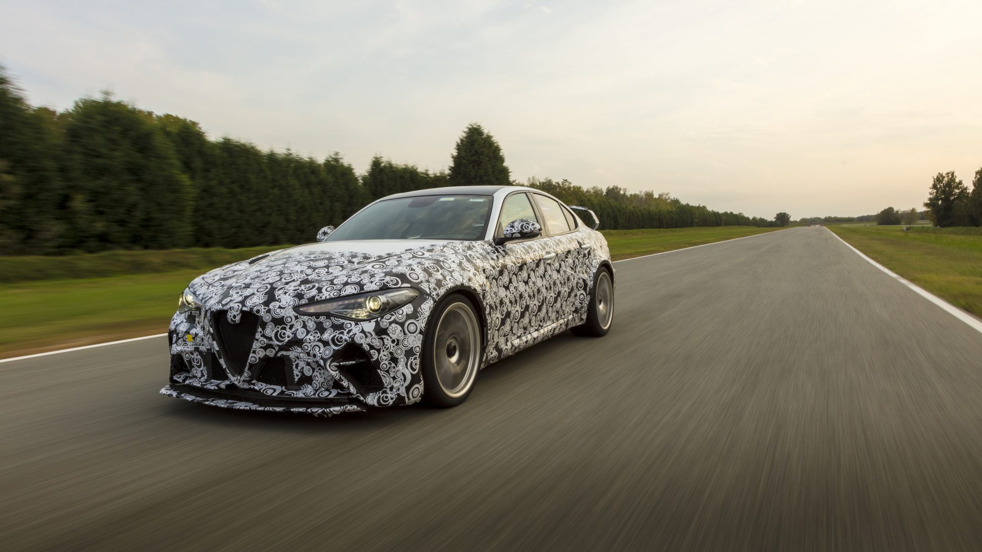 Alfa Romeo: Ράικονεν και Τζιοβινάτσι, δοκιμάζουν τη νέα Giulia GTA