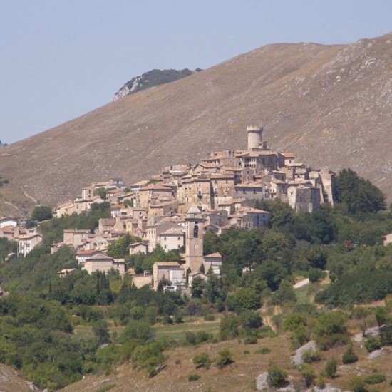 Γραφικό χωριό στην Ιταλία πληρώνει όσους θέλουν να μετακομίσουν και να εργαστούν εκεί