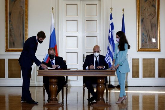 Δένδιας – Λαβρόφ: Δικαίωμα της Ελλάδος η επέκταση στα 12 ναυτικά μίλια