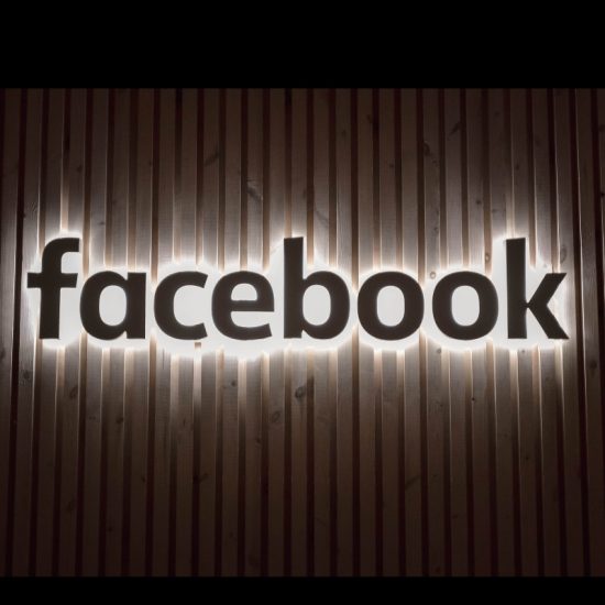 Το Facebook μπλόκαρε τον Νικολάς Μαδούρο – Έγραψε σε post ότι το θυμάρι θεραπεύει από τον κορονοϊό
