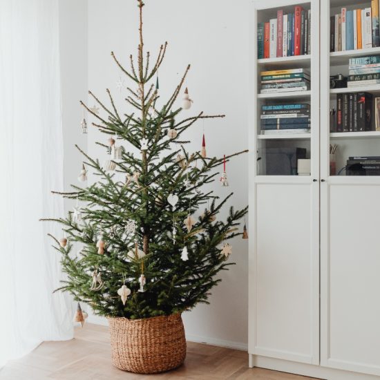 4 tips για επιτυχημένη χριστουγεννιάτικη διακόσμηση σε ένα καθιστικό με σκανδιναβικό στιλ