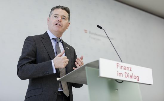 Ντόναχιου (Eurogroup): Υπέροχα νέα για την Ελλάδα η απόφαση εκταμίευσης 4ης δόσης