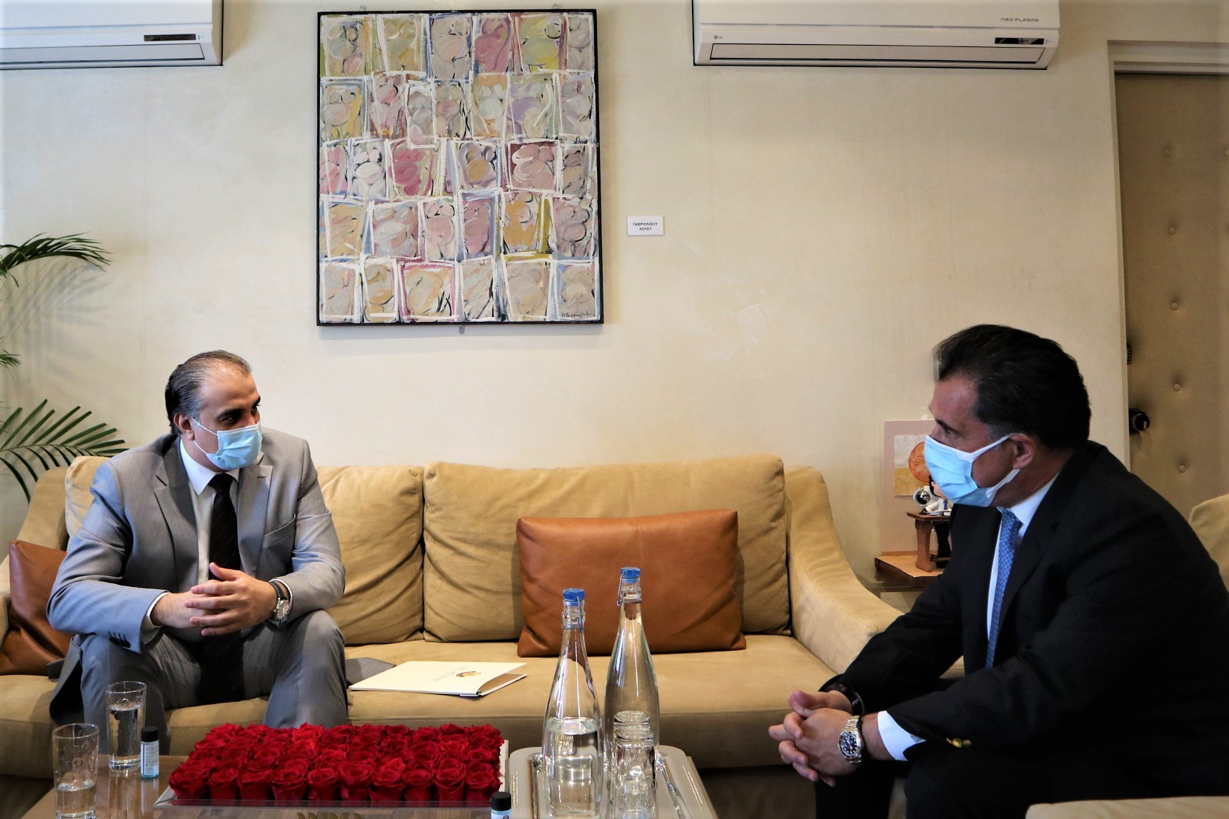 Συνάντηση Γεωργιάδη με τον πρέσβη του Κατάρ για τις επενδύσεις στην Ελλάδα