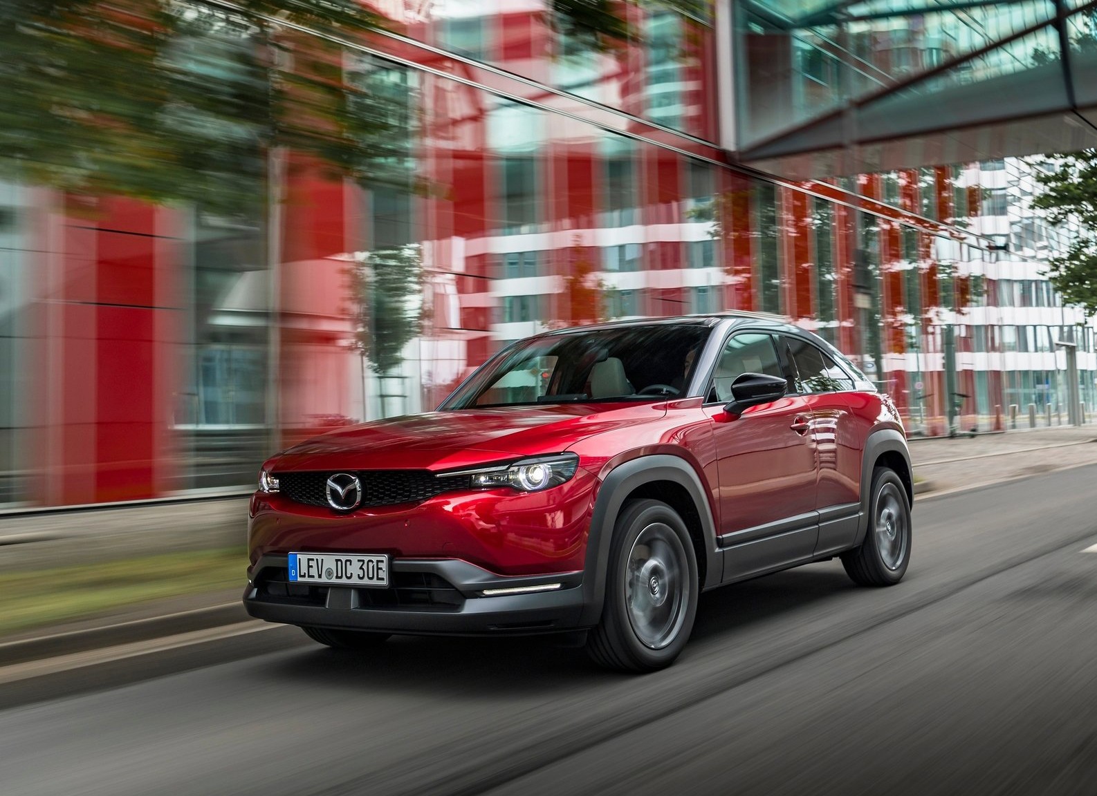 Δοκιμή Mazda MX30: Παιδί της πόλης!