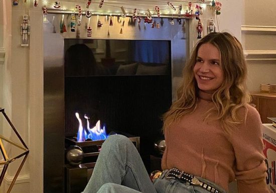 Ευγενία Νιάρχου: Το εντυπωσιακό cozy σαλόνι της «χρυσής» κληρονόμου