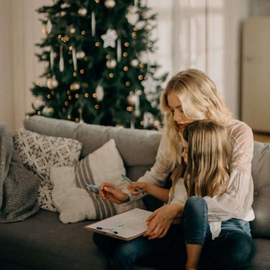 4 διασκεδαστικοί τρόποι για να παραμείνετε υγιείς στις γιορτές