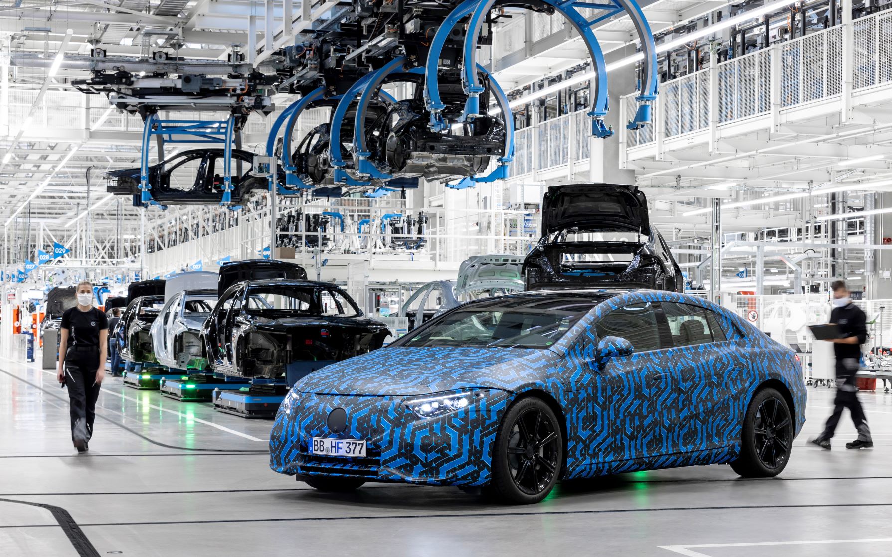 Το δίκτυο παραγωγής της Mercedes-Benz εξηλεκτρίζεται