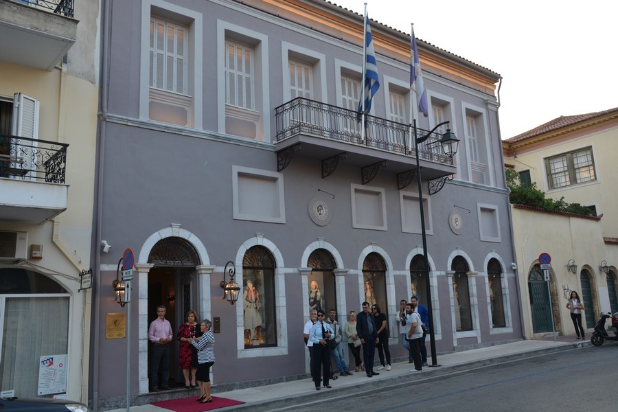 Βίκυ Καρέλια: Το ταξίδι μέσα στην παράδοση έγινε ένα με το ταξίδι της ζωής μου 62 Βίκυ Καρέλια: Το ταξίδι μέσα στην παράδοση έγινε ένα με το ταξίδι της ζωής μου 45