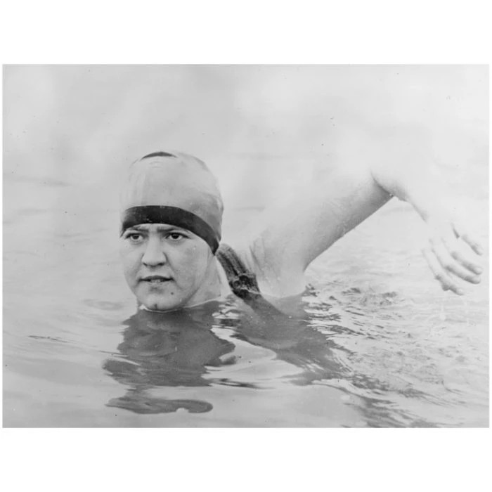Η ιστορία της πρώτης κολυμβήτριας που διέσχισε τα Στενά της Μάγχης