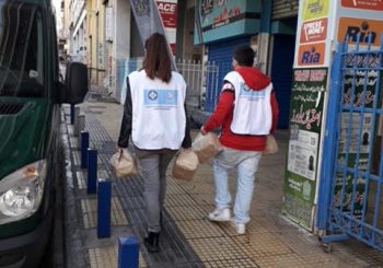 Δήμος Αθηναίων: Διαφορετικό το φετινό «χριστουγεννιάτικο τραπέζι» για τους άστεγους – 1.200 γεύματα μοίρασε ο Δήμος