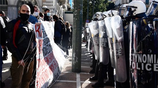Επεισόδια στο Σύνταγμα σε πορεία για τον Δημήτρη Κουφοντίνα
