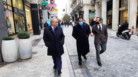 Επίσκεψη στην αγορά της Αθήνας από Γεωργιάδη, Παπαθανάση και Καφούνη