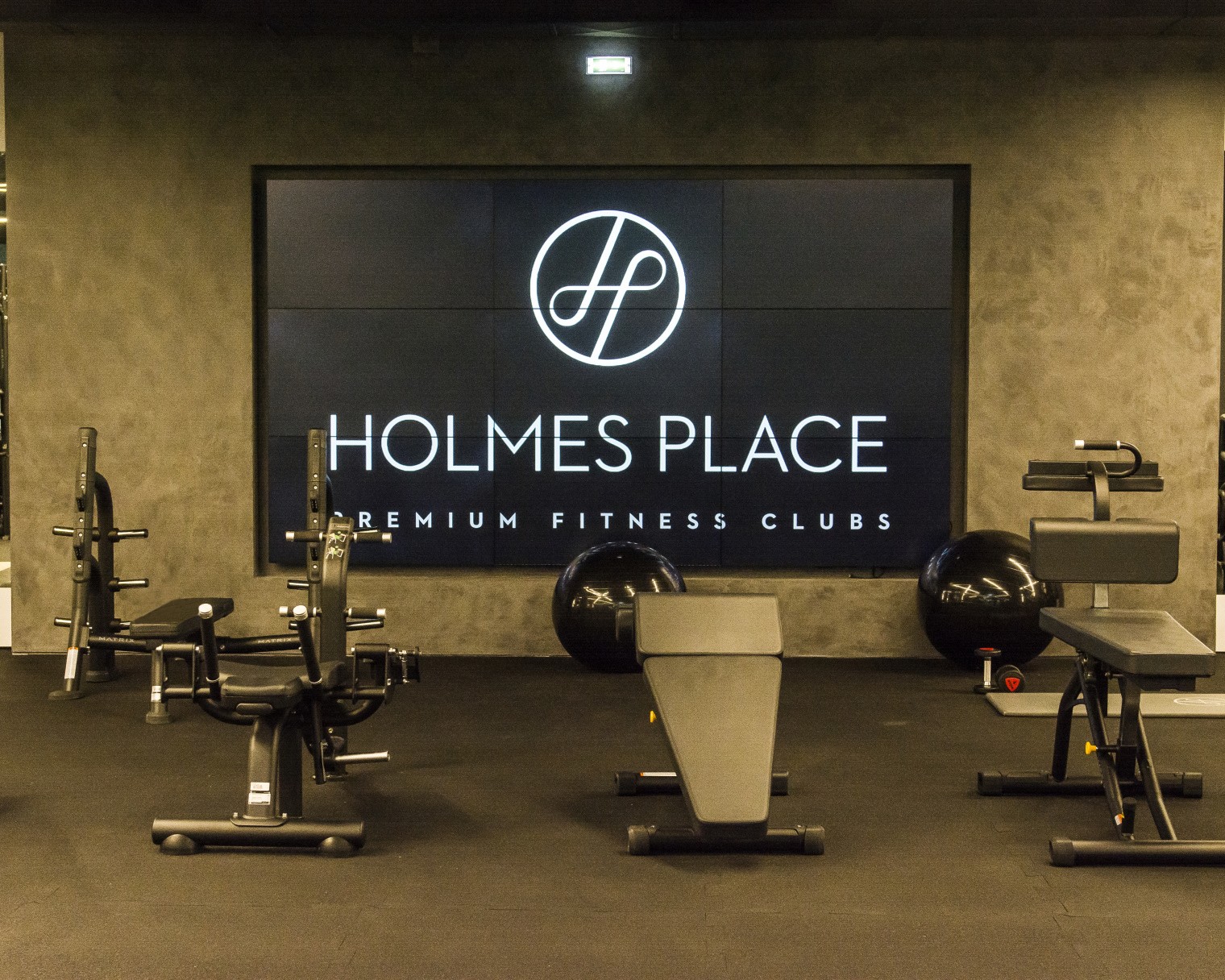 Holmes Place: Χρεώνει κανονικά συνδρομή σε πελάτη, παρ’ ότι εκείνος ζήτησε διακοπή πριν 3 μήνες – Τι απαντά η εταιρεία