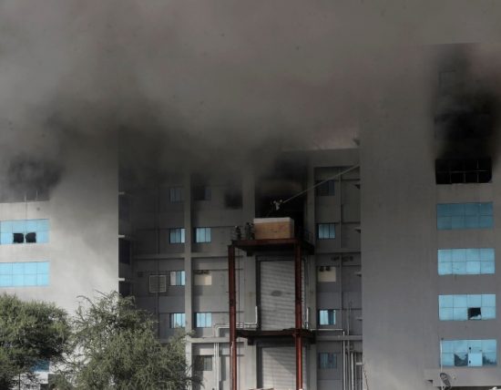 Εμβόλιο κορονοϊού: Φωτιά σε εργοστάσιο παραγωγής της AstraZeneca