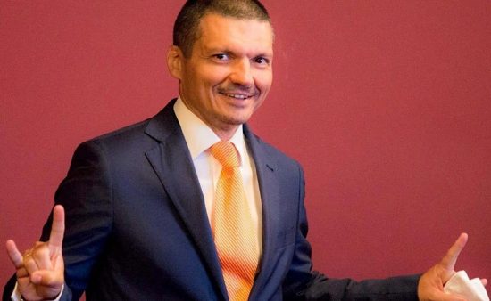 Παλεύοντας τον καρκίνο εγκεφάλου: Ο Βασίλης Τοκάκης εξομολογείται