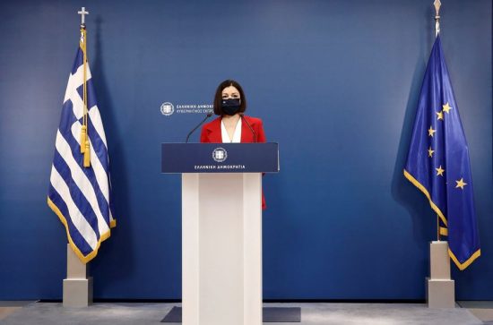 Στήριξη Μαξίμου σε Μενδώνη: Είναι μια καλή υπουργός – Ατυχής η φράση «επικίνδυνος άνθρωπος» ο Δ. Λιγνάδης