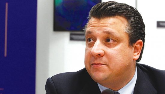 Δερμιτζάκης: Δεν υπάρχουν ένδειξεις ότι οι μεταλλάξεις μεταδίδονται περισσότερο στα παιδιά
