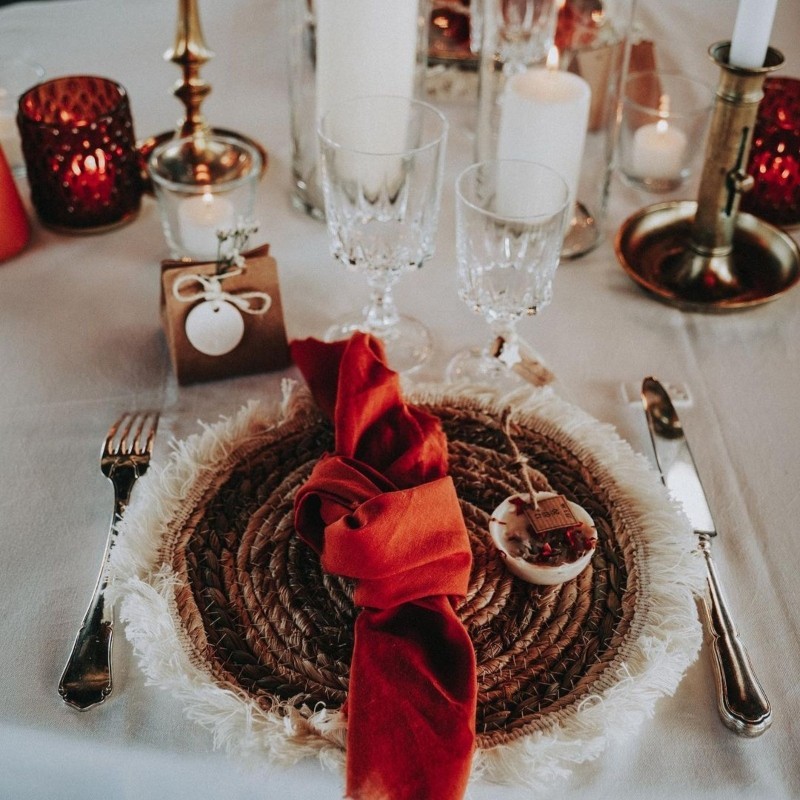 Πώς να διακοσμήσετε το τέλειο τραπέζι για ένα ρομαντικό δείπνο
