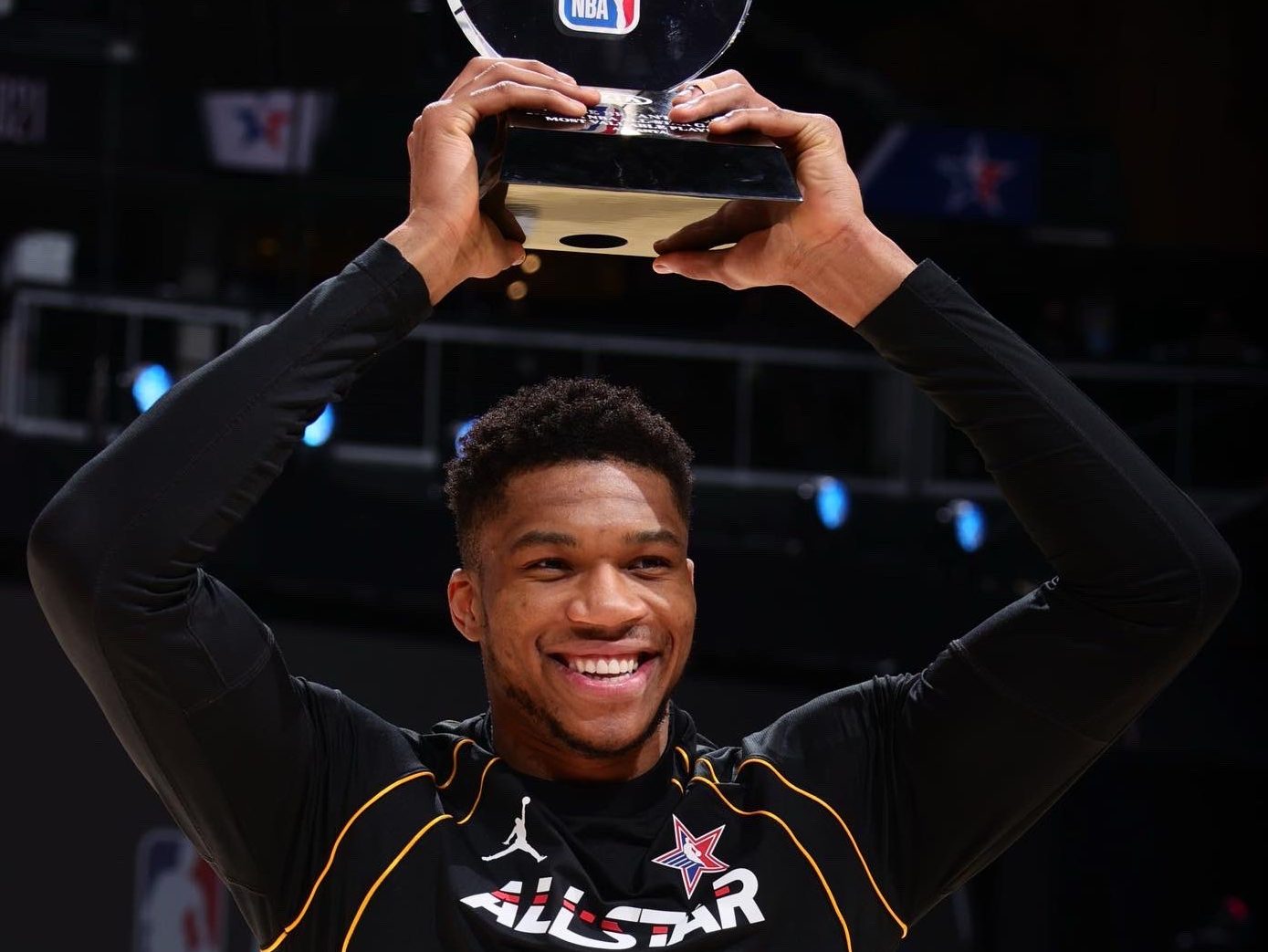 O Γιάννης Αντετοκούνμπο MVP στο All Star Game του NBA – «Σαρωτική» εμφάνιση (video)