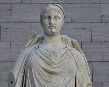 Η  γυναίκα που άλλαξε την Ιστορία της Μακεδονίας – H έκθεση στο Μουσείο των Αιγών