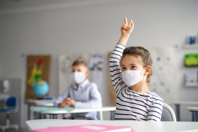 Κορονοϊός: Πρόταση των ειδικών να εμβολιαστούν τα παιδιά στα σχολεία