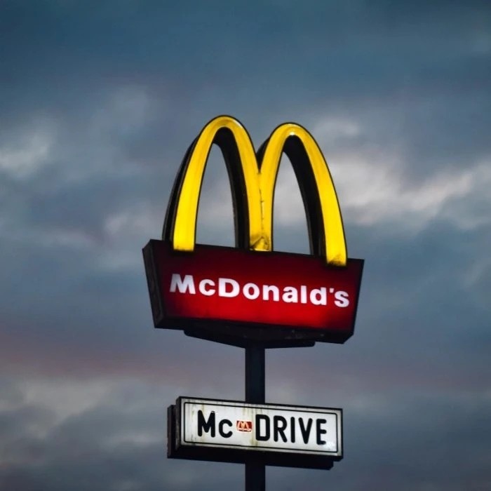 McDonald’s: Εκπαιδεύουν το προσωπικό κατά της σεξουαλικής παρενόχλησης έπειτα από καταγγελίες