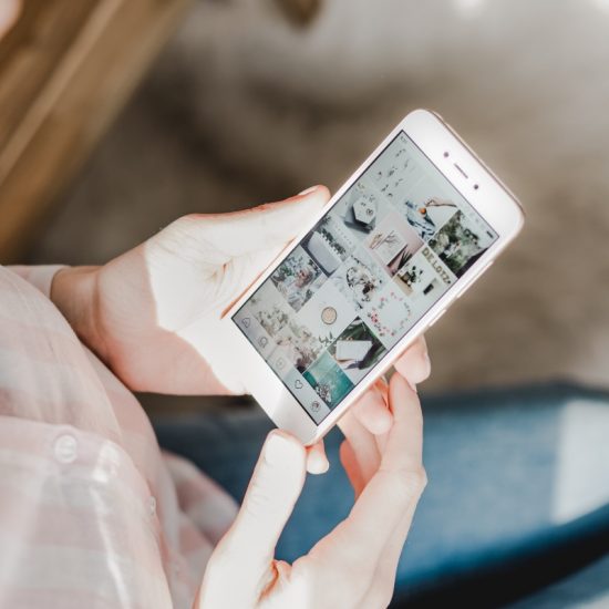 Πόσο καλό είναι να στρεφόμαστε στα social media κάθε φορά που αντιμετωπίζουμε ένα πρόβλημα