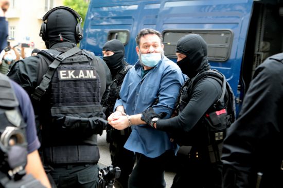 Γιάννης Λαγός: Έφτασε στην Ελλάδα – Μεταφέρεται στις φυλακές Δομοκού