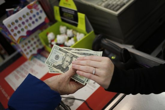 ΗΠΑ: Γιατί οι πολίτες είναι οικονομικά ανασφαλείς; – Τι μισθούς επιθυμούν;