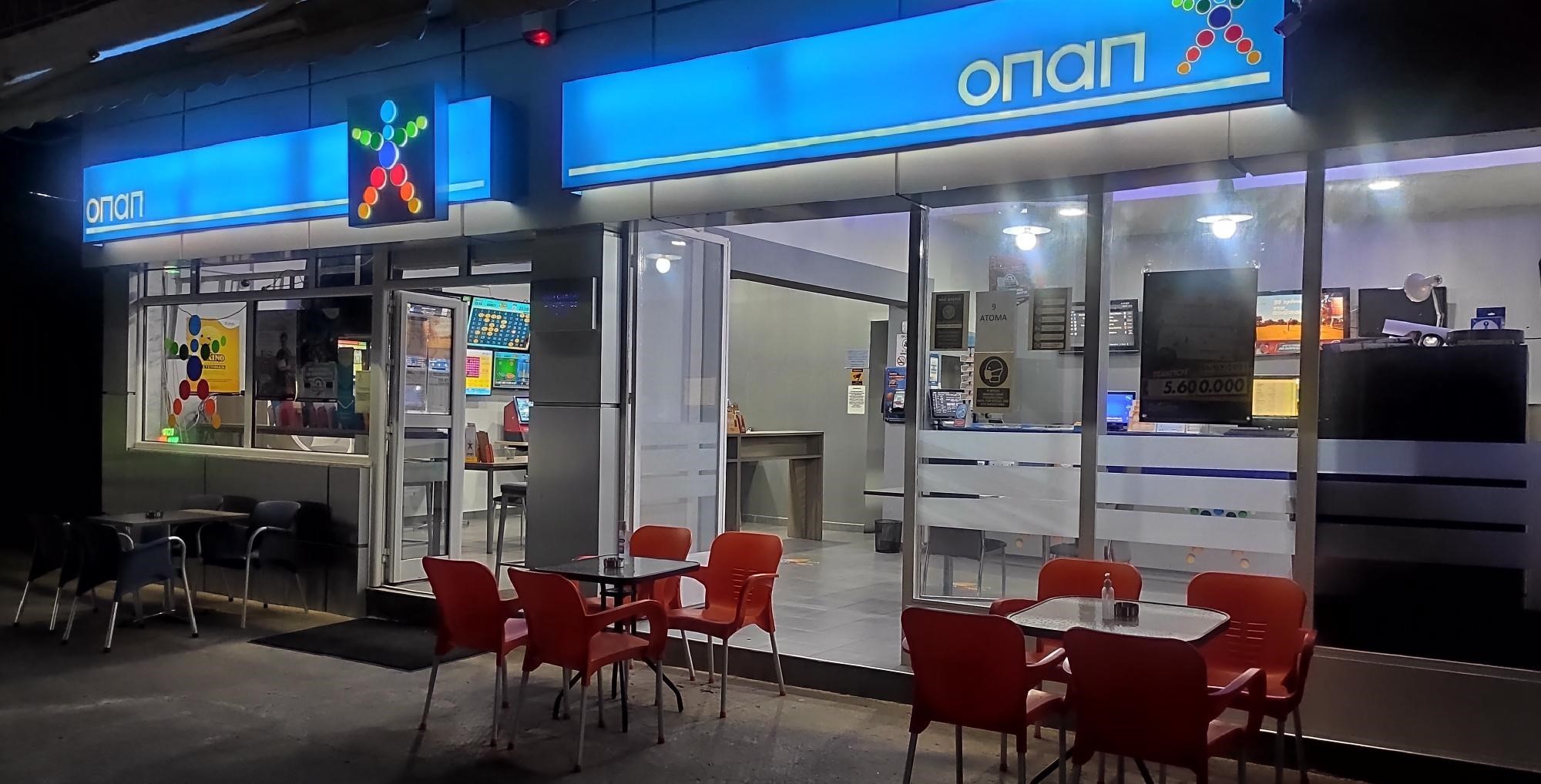 Το ΤΖΟΚΕΡ κληρώνει απόψε €5,6 εκατ. – Τι δηλώνει ο ιδιοκτήτης του καταστήματος ΟΠΑΠ στη Σκύδρα για το τυχερό δελτίο των €111.395