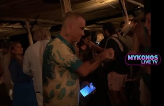 Στη Μύκονο ο Ρόμπι Ουίλιαμς (video)