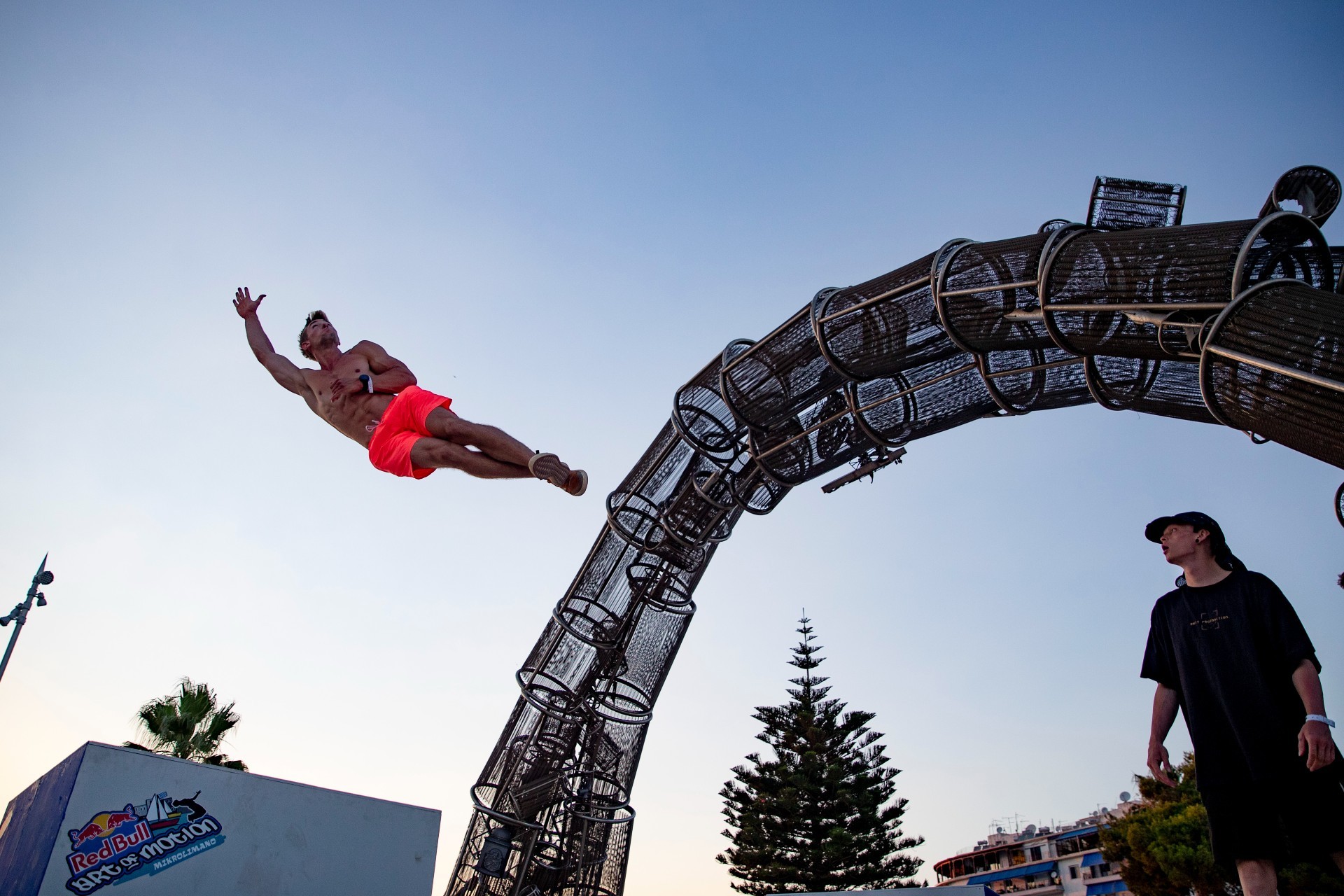 Red Bull Art of Motion: Ζωντανά στο MEGA ο μεγαλύτερος αγώνας freerunning
