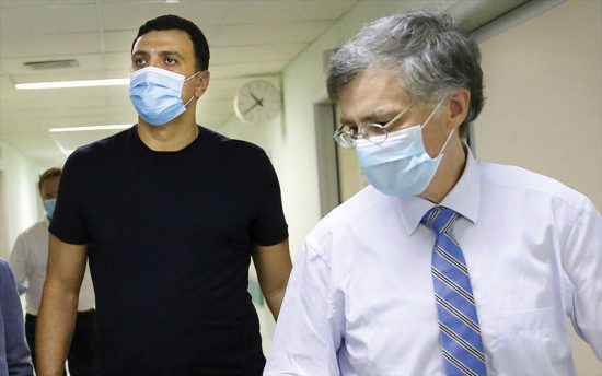 Βασίλης Κικίλιας και Σωτήρης Τσιόδρας στη συνεδρίαση της Ιεράς Συνόδου