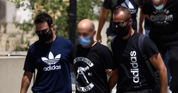 Υπόθεση Ηλιούπολης: Την επιμέλεια της ανήλικης κόρης τού αστυνομικού διεκδικεί η μητέρα