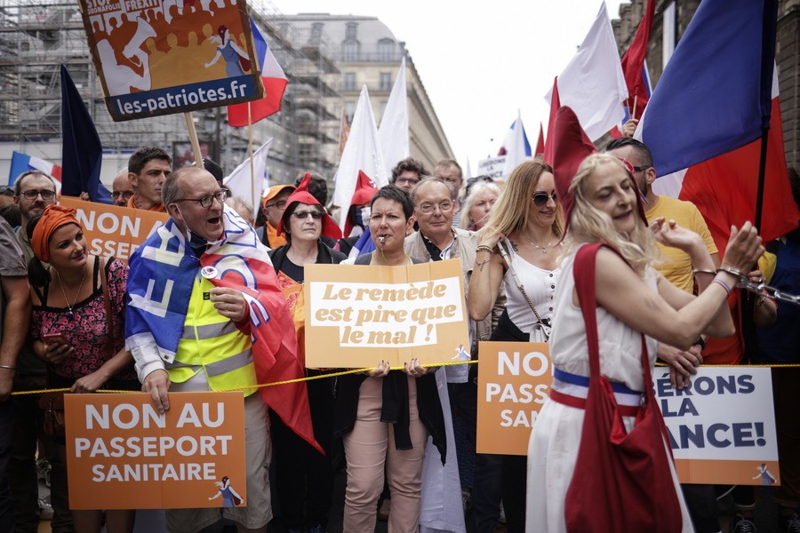 Γαλλία: Διαδηλώσεις κατά του εμβολιασμού και κατά της «δικτατορίας της υγείας»!