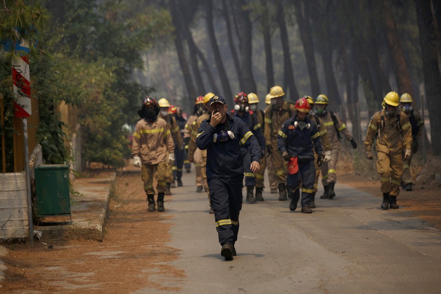 Φωτιά: Συναγερμός στη Σταμάτα Αττικής - Εκκενώθηκε ο οικισμός Γαλήνη