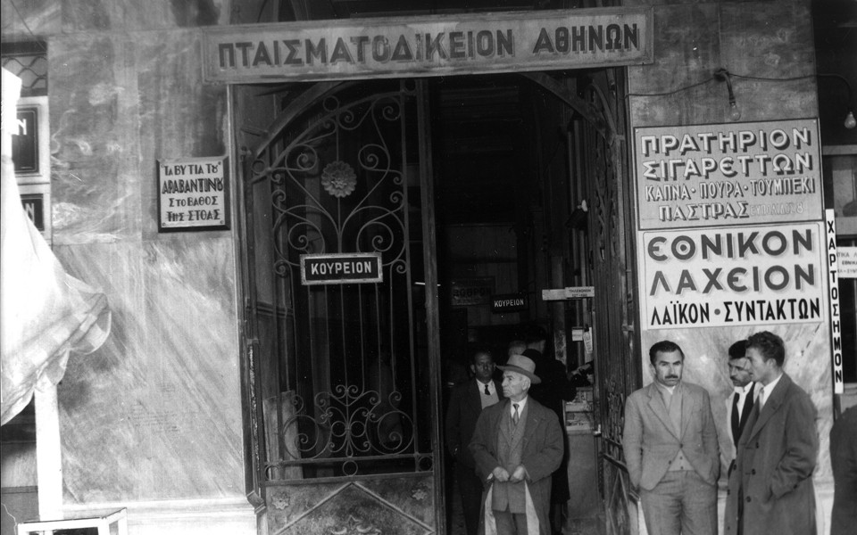 Ιστορικά κτήρια του κέντρου της Αθήνας ξαναζούν μέσα από την Μπιενάλε