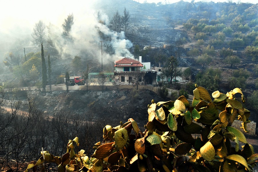 Καλαμάτα: Καλύτερη εικόνα παρουσιάζουν οι πυρκαγιές σε Βασιλίτσι, Βλαχόπουλο και Καστάνια