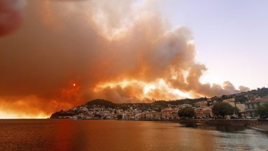 Φωτιά στην Εύβοια: Εκκενώνονται Ροβιές και Παλαιοχώρι