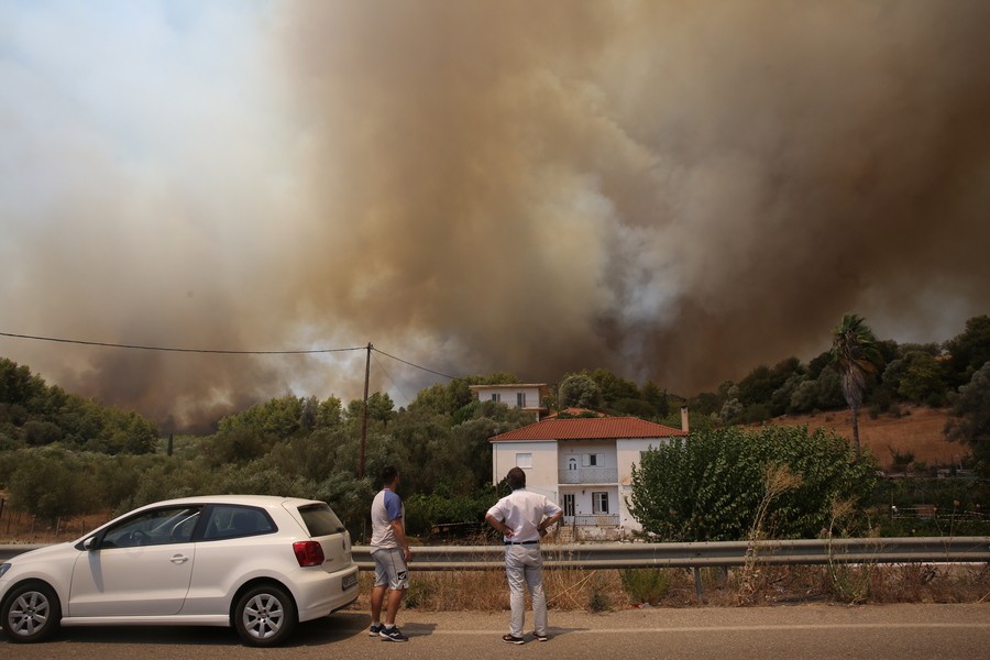 Θεσσαλονίκη: Οριοθετημένες οι πυρκαγιές σε Μόλα Καλυβα και Φούρκα στη Χαλκιδική