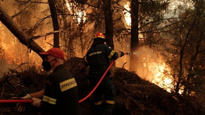 Εύβοια: Ελπίδες ότι σήμερα θα τεθούν υπό έλεγχο οι φωτιές - Βιβλική καταστροφή