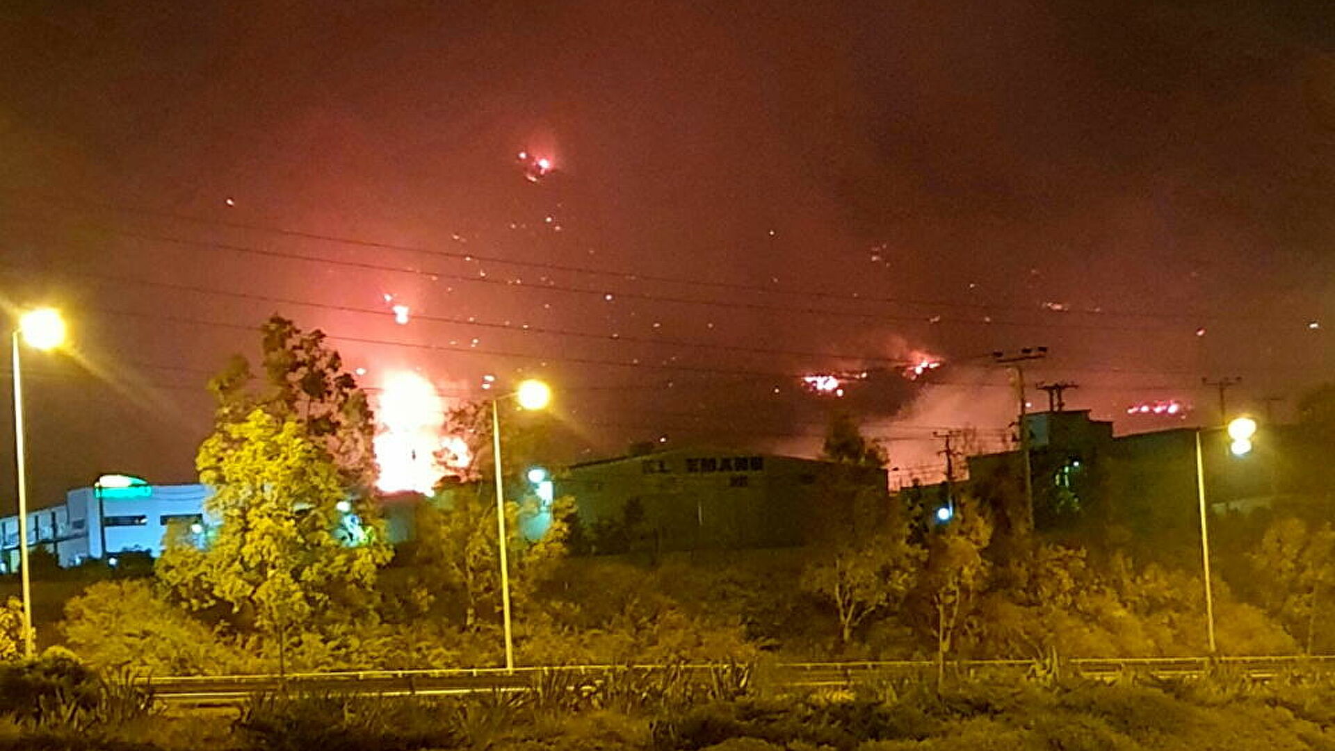 Οριοθετήθηκε η φωτιά στον Ασπρόπυργο